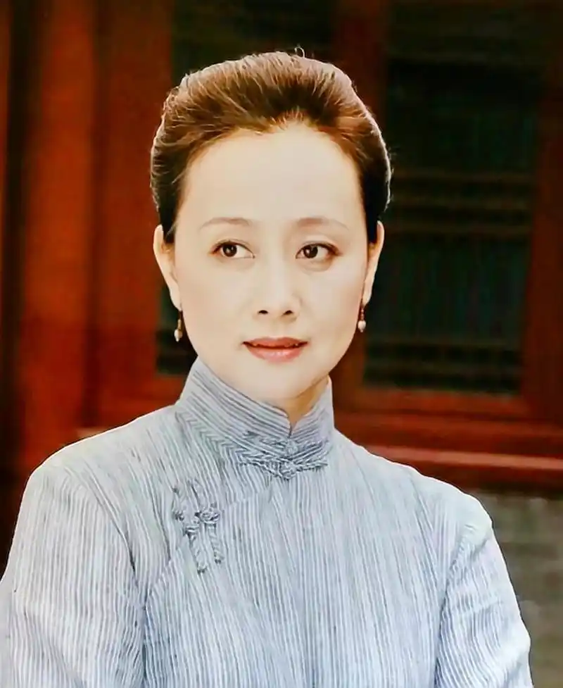 八一电影制片厂演员黄梅莹  很早离开上海,但直到1990年《渴望》人们