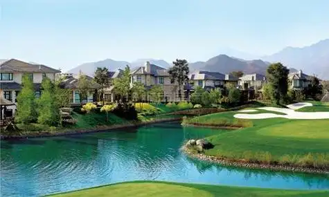 君山高尔夫别墅 (完工:16户 在施:1户)