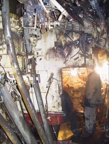 库尔斯克号残骸内部.