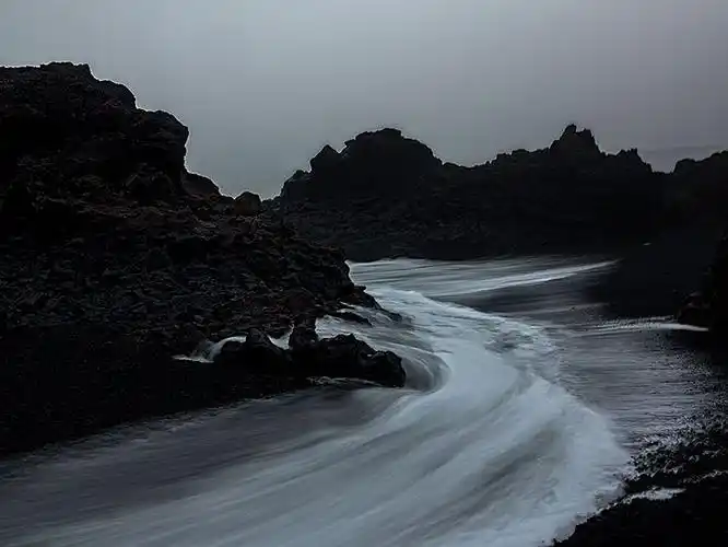 冰岛黑沙滩玄武石_高清图片_全景视觉