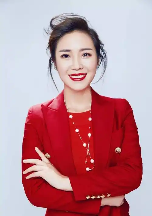 从一个小饭店的服务员到登上春晚刀郎心甘情愿的养她十年_云朵_那英