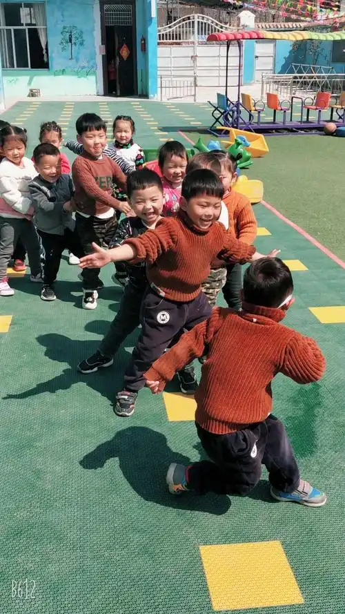 新启幼儿园小班——老鹰捉小鸡!