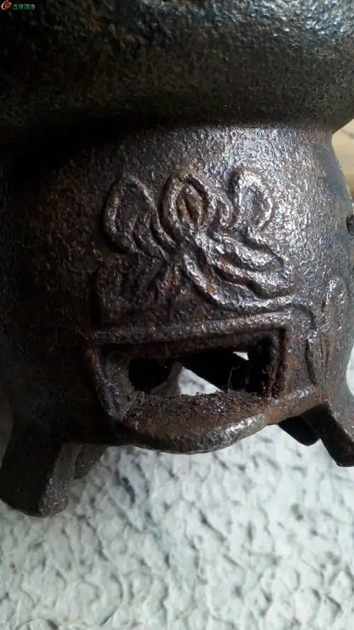 朋友刚收的一个铁炉子