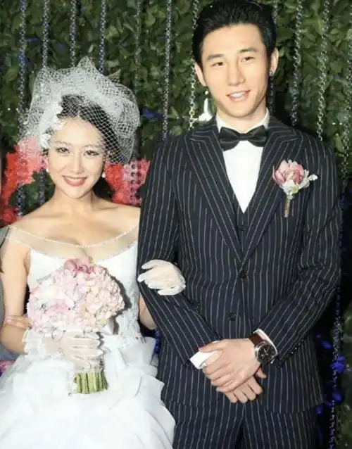 京城四美白冰和小3岁男模闪婚闪离独自带娃成了单亲妈妈