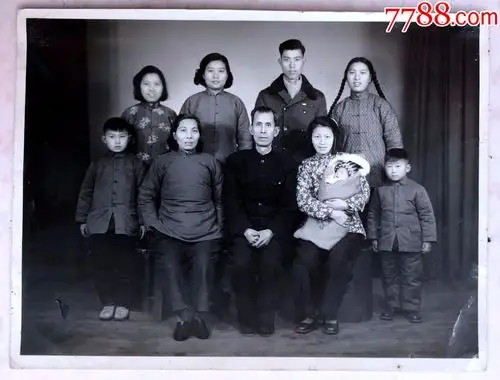 建国初全家福(照片泛银光),老照片_第1张_7788老照片