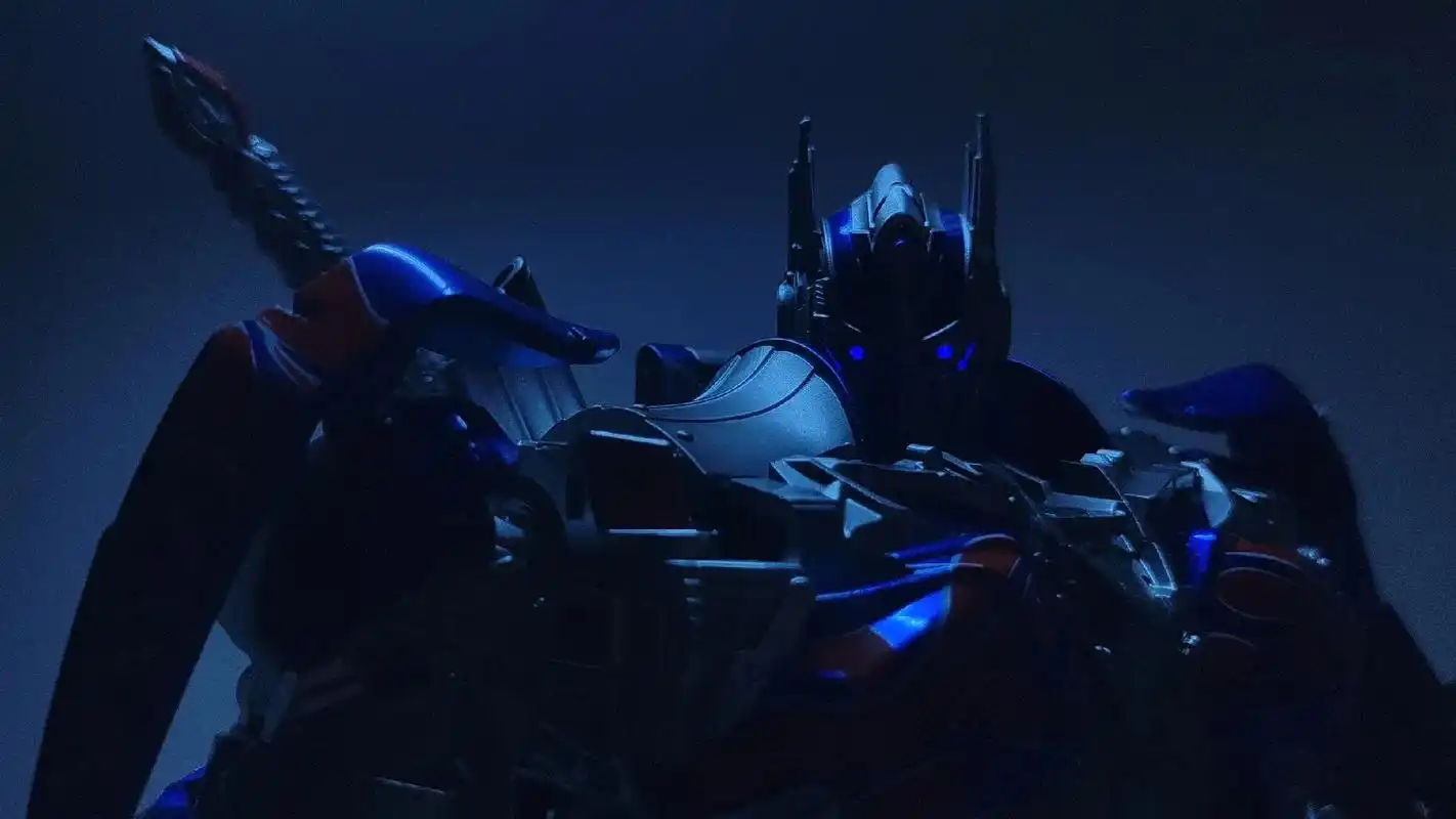 《变形金刚4:绝迹重生》擎天柱.#科幻 #变形金刚 #模型  - 抖音