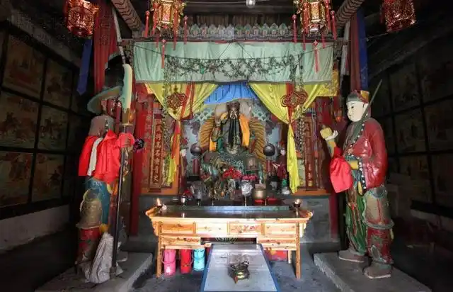 封赠,一次是泰定帝于泰定五年(1328)追封关羽为"显灵义勇武安英济王"