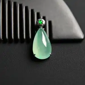 翡翠水滴吊坠图片