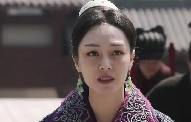 芈华扮演者是佳琪.