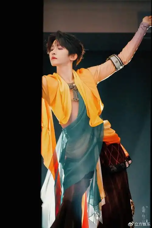 刘宇跳敦煌舞身姿绰约 舞蹈造型曝光展现异域风格