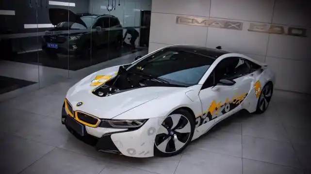 惊艳与争议共存的绝唱,辛普森涂装宝马i8