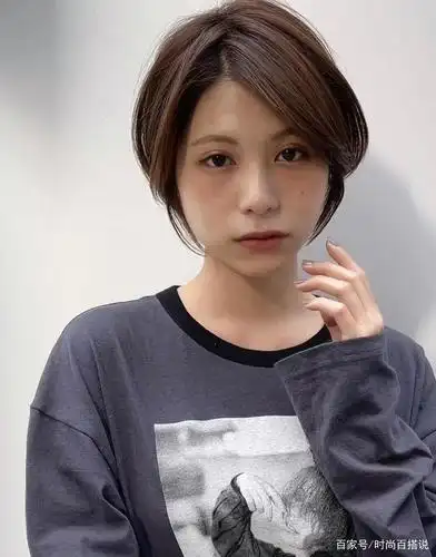 今年春天还不知道怎么剪短发,收好这20款日系短发,看着显脸小