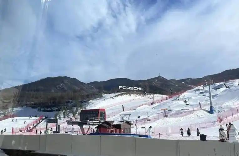 三月不"封板",万亿冰雪产业继续"滚雪球"_许佳艺_滑雪_崇礼