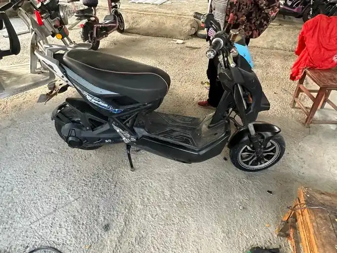 雅迪战警,正品雅迪!空车没电池装上电池就能跑不带电池550. - 抖音