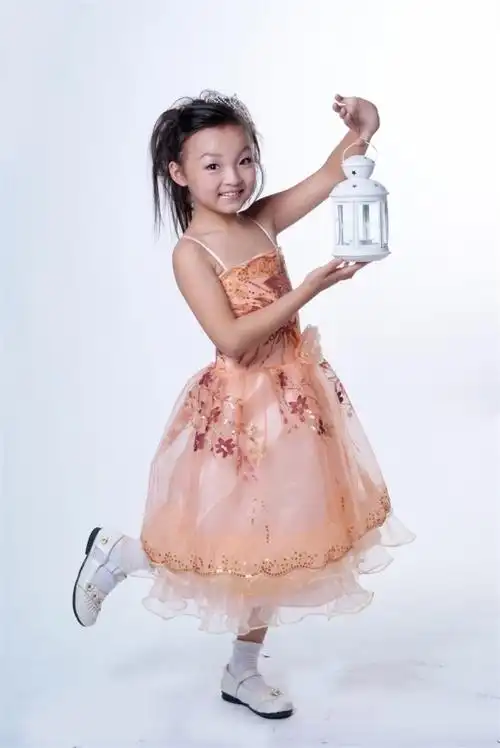 p>孔莹,2000年12月26日出生于 a target="_blank" href="/item/河南