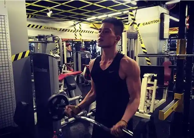 带你看看欧豪住的豪宅很普通的一个房子生活太节俭了