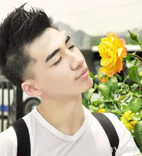 两边剃掉短发发型 时尚潮男必学款