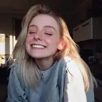 咧嘴笑欧美女头像高清