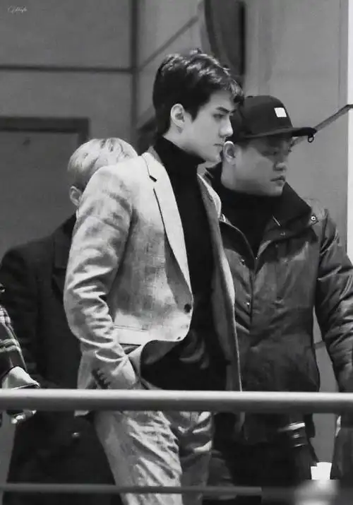 身形壮实脸部浮肿,全员黑发疑似将回归|exo|朴灿烈|吴世勋|边伯贤|金