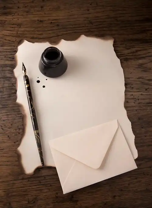 带钢笔和墨水的白纸图片下载