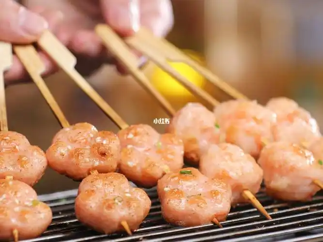 烤,选用同样的营养食材,造出不一样的美食#火锅  #小吃  #虾丸  #烧烤