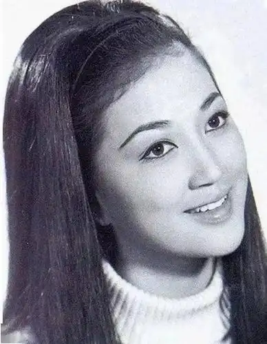 其实早在1966年时,马海伦就是经由参选邵氏影友俱乐部举办的香港玉女