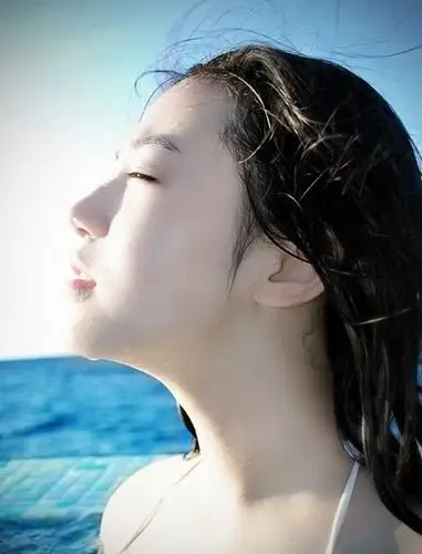 张辛苑《马尔代夫的假期》写真2