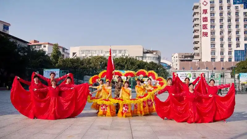 赣州熊熊烈火舞蹈队—歌唱祖国(17人变队形)