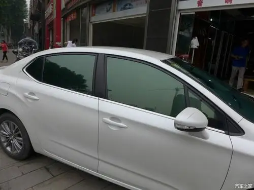 雪铁龙c4l装贴高隔热北极光太阳膜