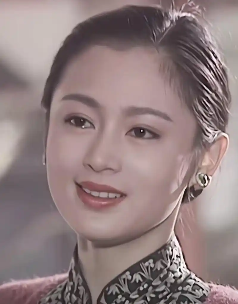 来自陈红的盛世美颜!她这古装扮相就是我心目中貂蝉的长相.