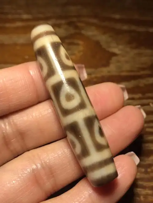 精品牙黄包浆风化佛心九眼朱砂天珠