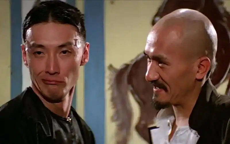 翻生2:麦嘉想要石天帮忙破案,不惜以老妹引诱石天,俩人很搞笑的一段