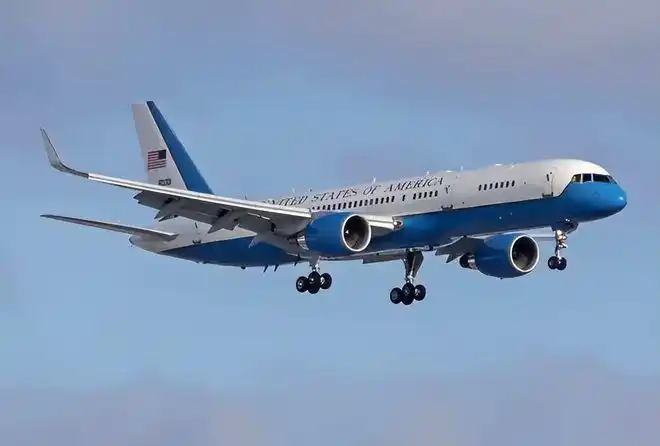 波音公司再迎噩耗,一架波音757货机坠毁,紧急着陆后机身变两截|飞机