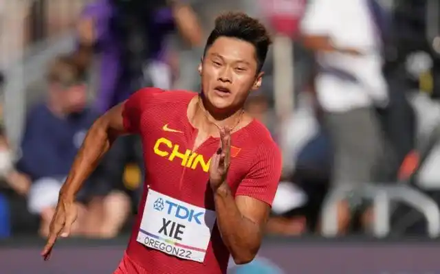 谢震业赛季首秀百米夺冠