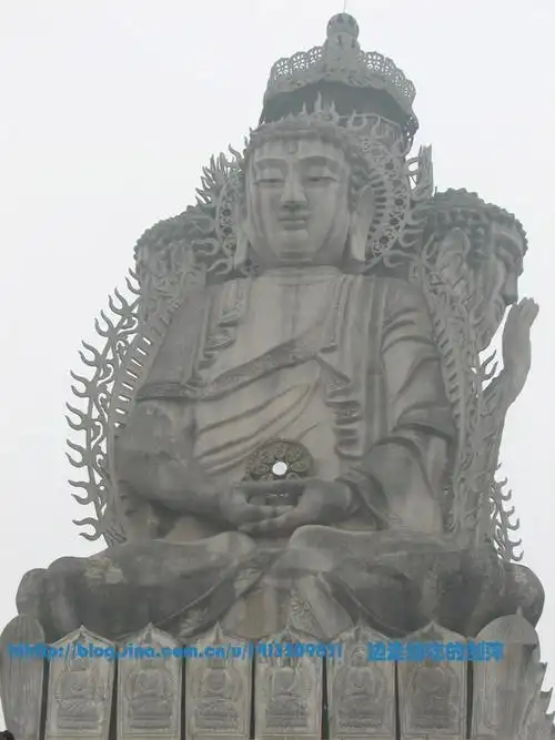 原来法门寺就在这四面佛对面那条小路一直走,也走了