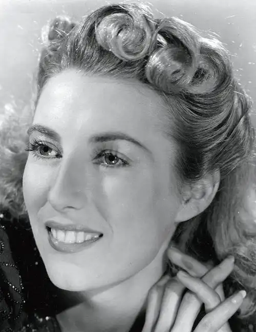 悲痛!103岁的"部队甜心"去世,曾是英国女皇最为喜爱的女歌手