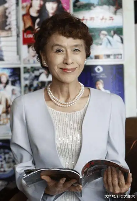 主演过生死恋望乡的栗原小卷今73岁身段苗条气质优雅