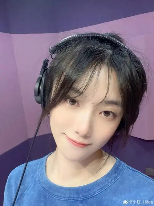 lpl主持人小钰整活国v之光新单曲引粉丝热议:我超小钰姐yyds