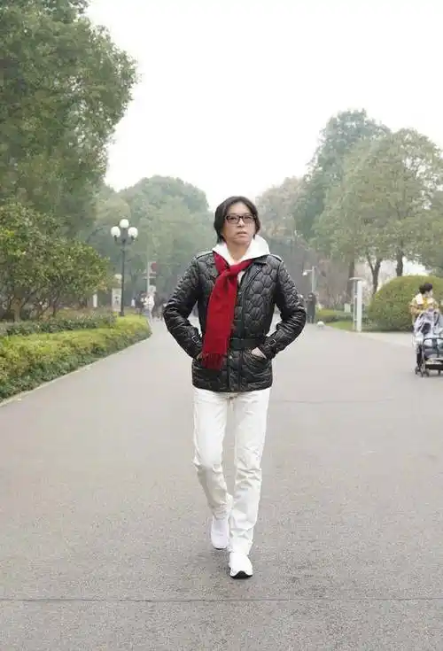 51岁高晓松减肥瘦太多!