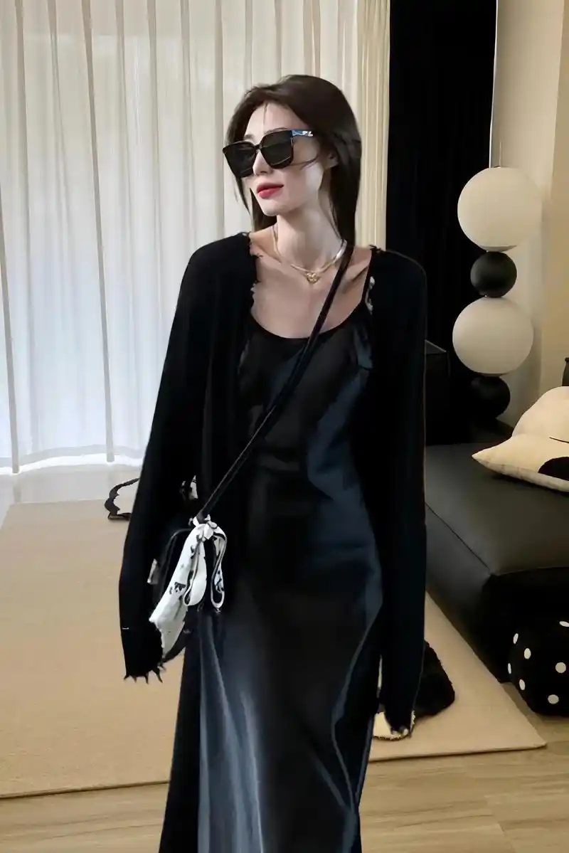 御姐风气质斜裁缎面长款吊带连衣裙!上身绽放不一样的魅力穿搭