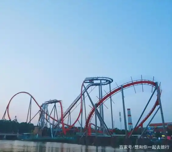 绝顶雄风:全球新一代无底板跌落式过山车,享有"过山车之王"的美誉,让