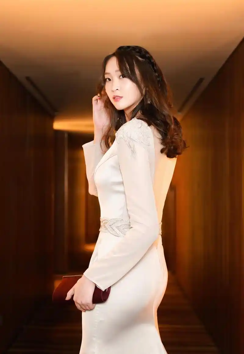 惠若琪新形象曝光!1米92女排仙子穿旗袍,宛若一条美人鱼