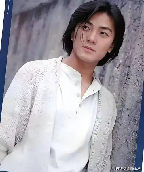 陈小春谈郑伊健兄弟情深,春晚登台闪耀,郑伊健现状令人担忧!