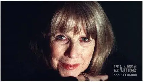 24)时光网讯纵横百老汇,音乐,电影电视圈的美国老牌多栖艺人朱丽