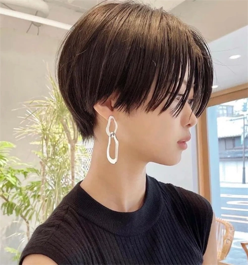 日系中性短发 酷帅温柔兼具_日韩发型 - 美发站