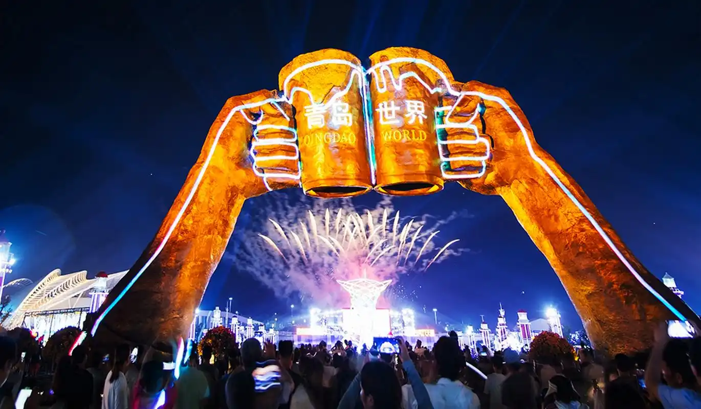 热点引擎计划#  7月19日晚,第34届青岛国际啤酒节在西海岸新区金商膊