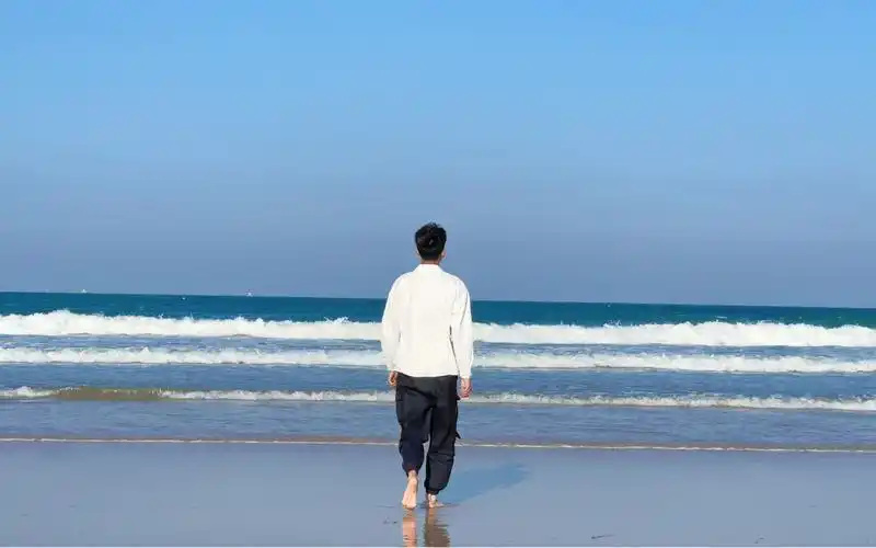 一个人看海 一个人买菜做饭,干净的圈子,健康的生活,除了有些孤独