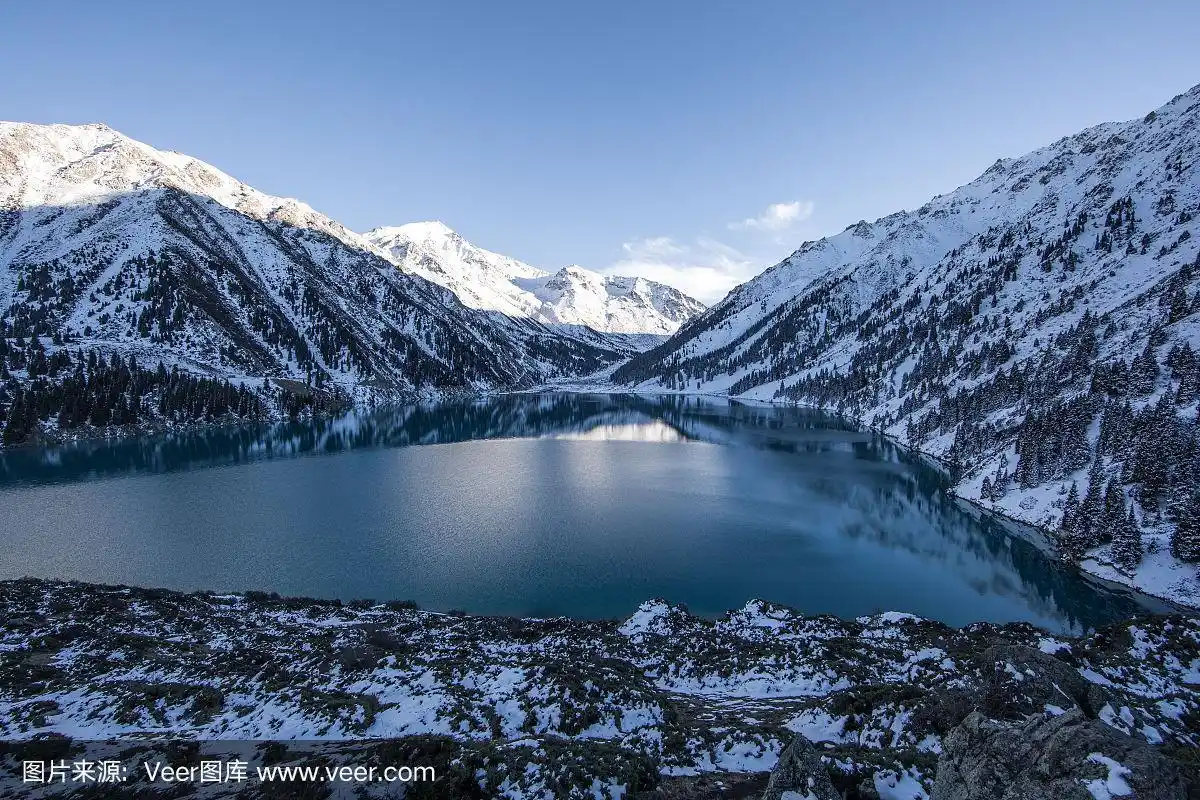 冬季的高山湖泊,大阿拉木图湖,哈萨克斯坦