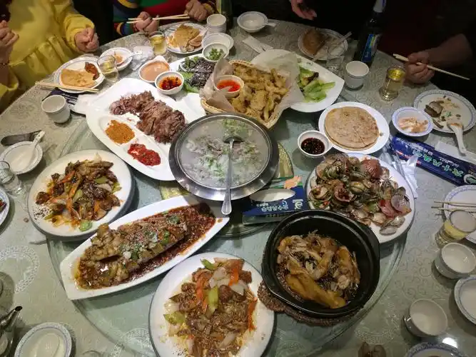 跨年相聚_____2019年12月31日于哥宴请大家在六十八头牛酒店聚餐