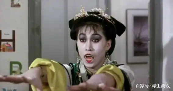 《僵尸家族》中的女僵尸,影片中张牙舞爪,生活中美丽动人